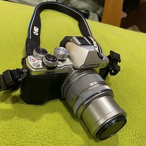 Olympus OM-D E-M10 Mark II digital camera with accessories. Like new condition.